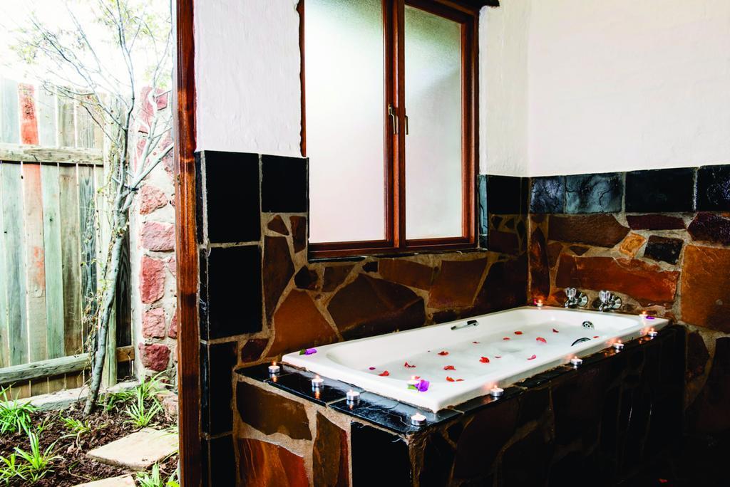 Phokeng Kedar Heritage Lodge, Conference Centre & Spa מראה חיצוני תמונה